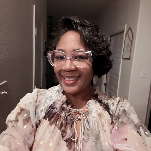 Meet your Posher, Demetra - Picture 2 of 2